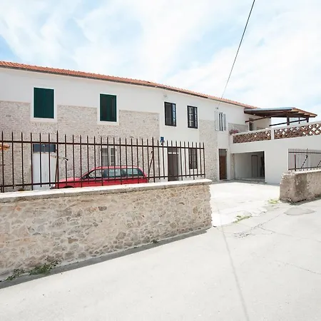 Karuzz Heated Jacuzzi *