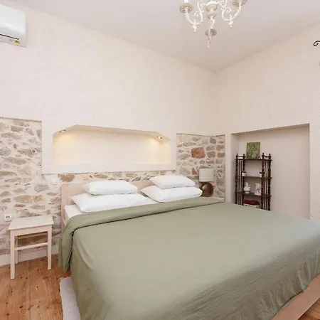 Karuzz Apartman *