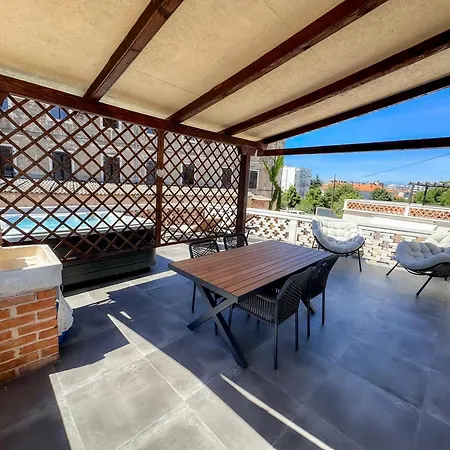 Karuzz Heated Jacuzzi شقة