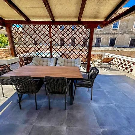 Karuzz Heated Jacuzzi * زادار