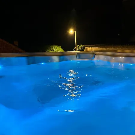 Karuzz Heated Jacuzzi زادار