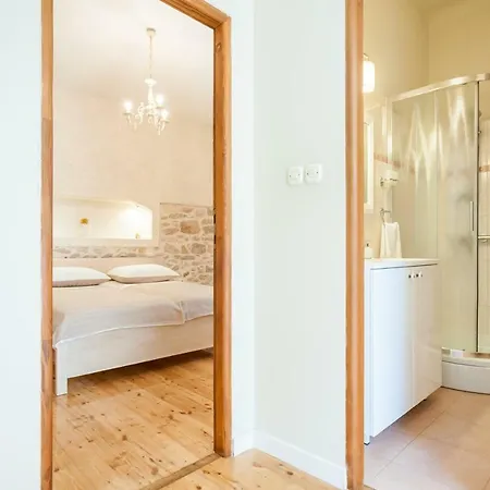 Karuzz Heated Jacuzzi Lejlighed