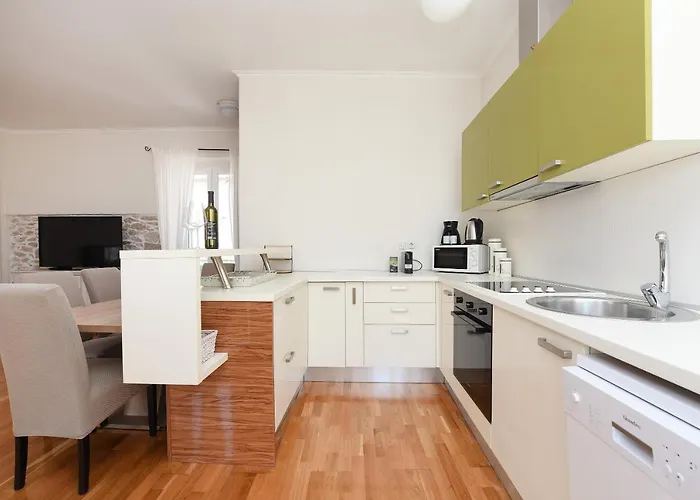 Karuzz Heated Jacuzzi * Zára