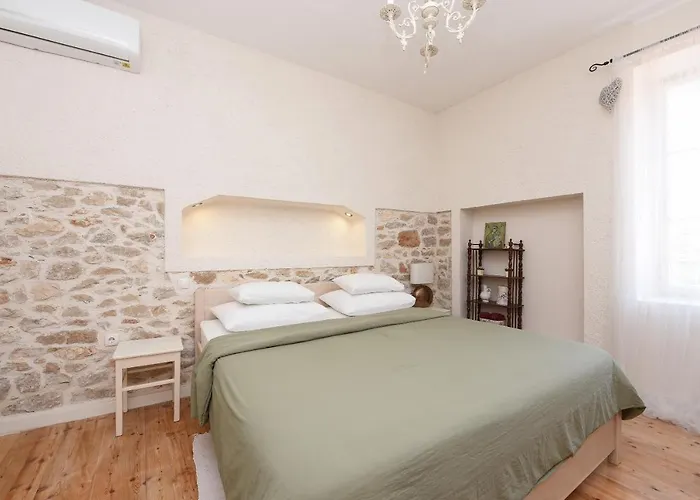 Karuzz Heated Jacuzzi Apartman *