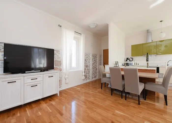 Apartman Karuzz Heated Jacuzzi