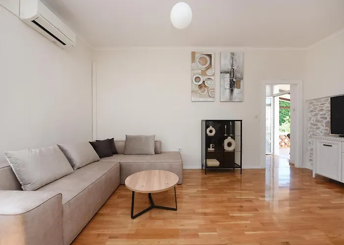 Apartman Karuzz Heated Jacuzzi *