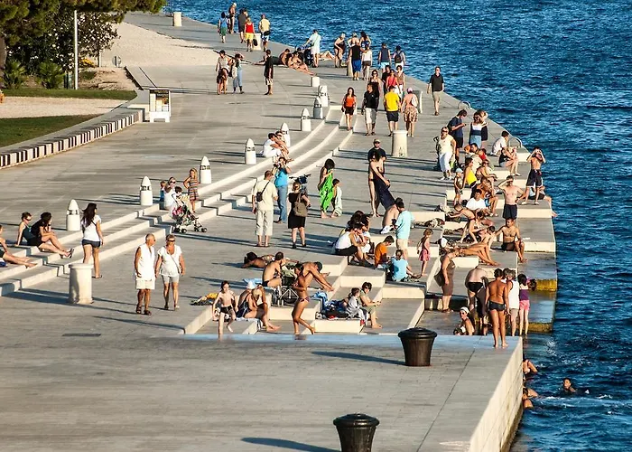 Karuzz Heated Jacuzzi * Zára