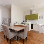 Appartement Karuzz Heated Jacuzzi