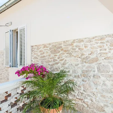 Karuzz Heated Jacuzzi * Zadar